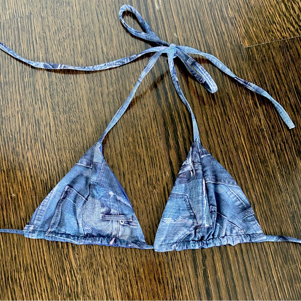 frankie’s bikinis triangle top in blue jean